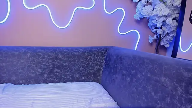 ella_evans_'s cam snapshot