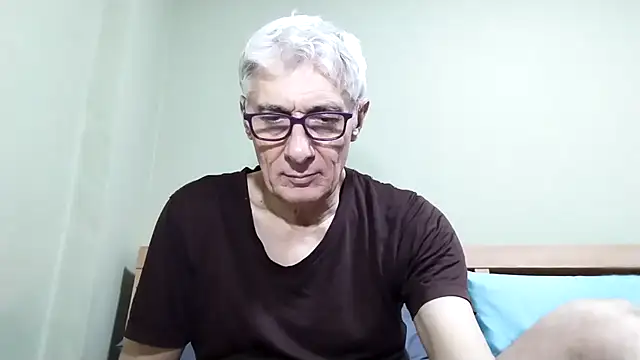 BIGUNCUTHARDCOCK live sex cam