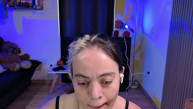 Cuttiealice's cam snapshot