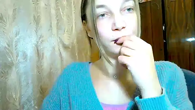 EmillyPlay live sex cam