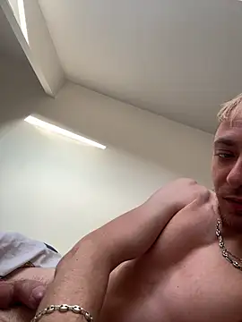 Crevette311 live sex cam