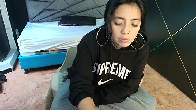 LiaMonroee_ live sex cam