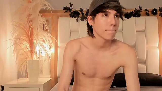 Daphne_And_Roger live sex cam