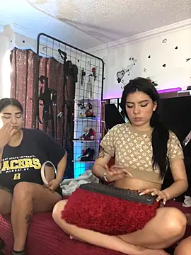 1lovelygirls's cam snapshot