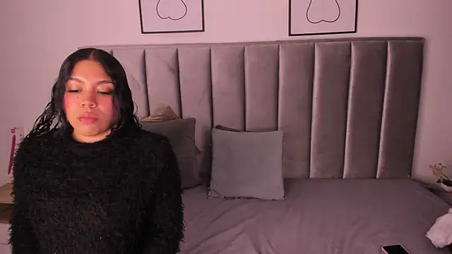 Kyra_Right's cam snapshot