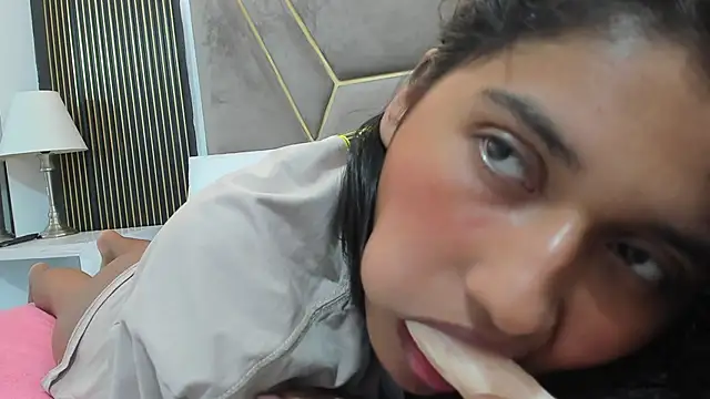 Amalia_Queen_'s cam snapshot