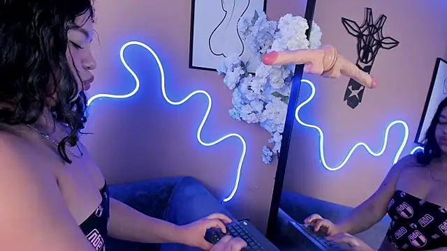 ella_evans_'s web cam