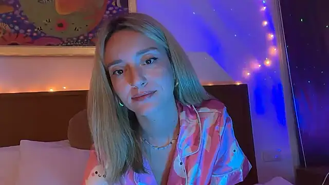 SirenaBelle live sex cam