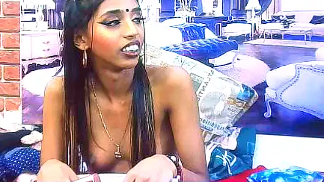 IndianSexySlender live sex cam