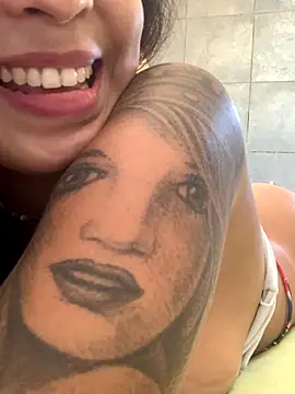 Gabrielleof's cam snapshot