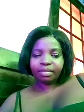 ShySexyBaddiexx's cam snapshot