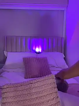 ArianaReynoldss's cam snapshot