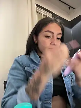 Alyha_Cortes's cam snapshot