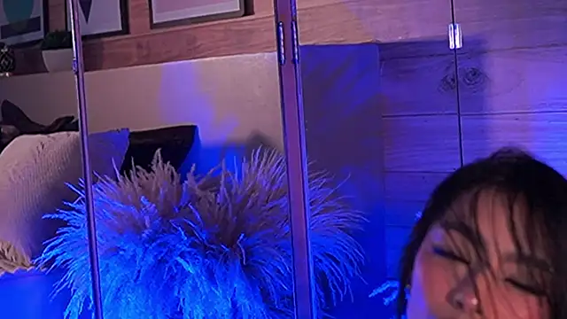 IzzyWild live sex cam