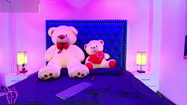 Damian_and_roxanne's cam snapshot