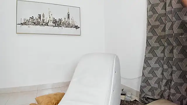 YouBratty2's cam snapshot