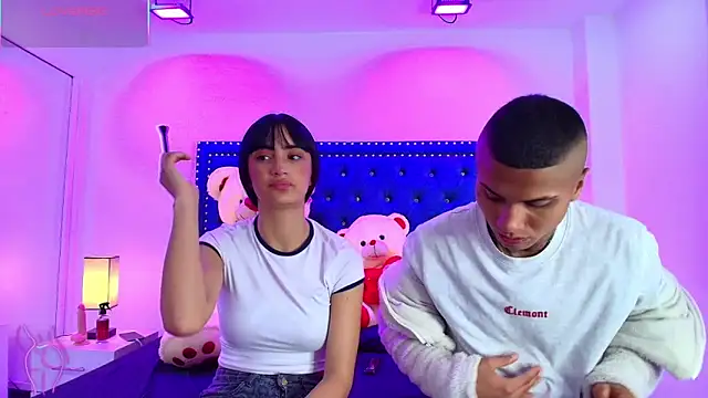 Damian_and_roxanne's cam snapshot