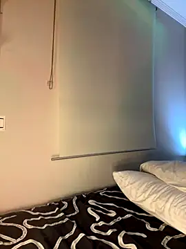 MisFrekcles_'s cam snapshot