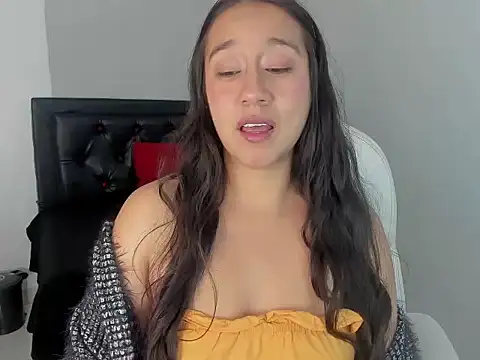 Ivonne_Skariel_Rs's cam snapshot