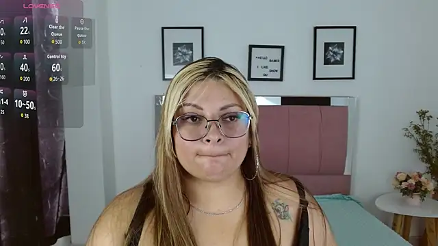 Nahomy_f_Ww's cam snapshot