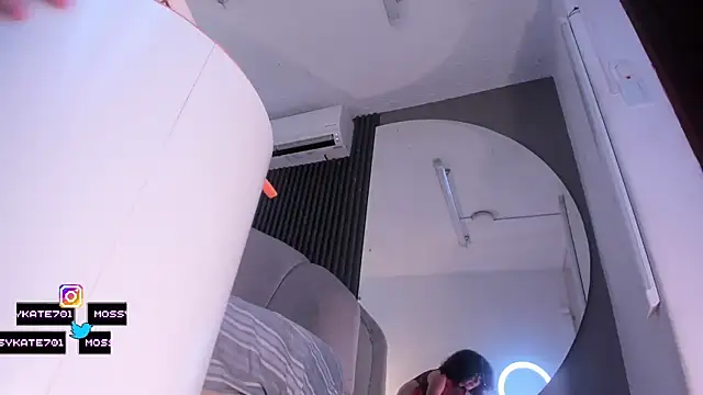 Katemoss70 live sex cam