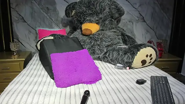 Niyirey1 live sex cam