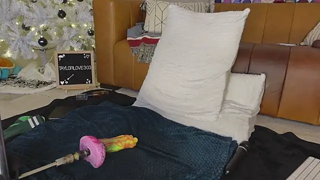 Taylorlove303 live sex cam