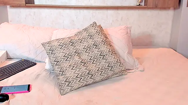 Emilly_Beaumont's cam snapshot