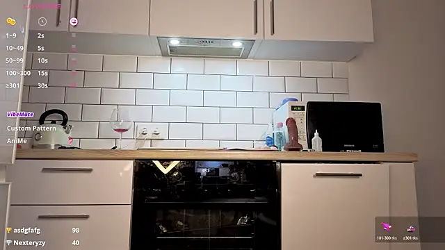 PrettyLilie live sex cam