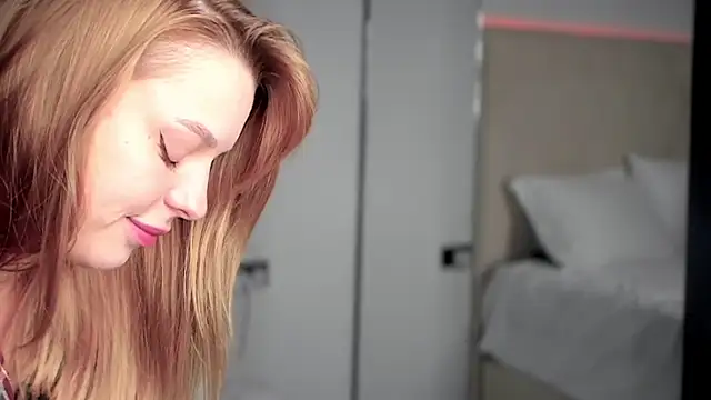 LilyFlamee live sex cam