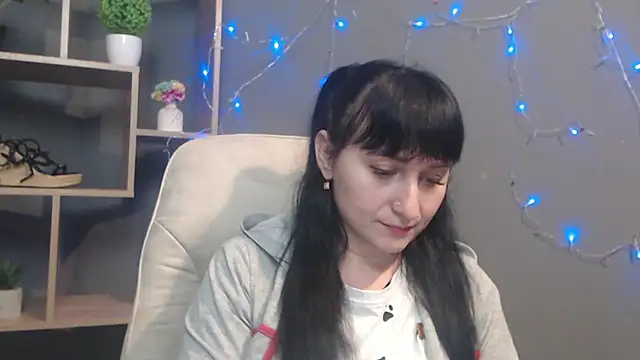 NinaFlawlees live sex cam