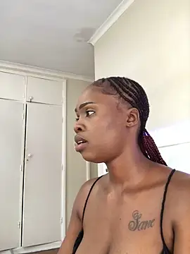 LuciousLips96 live sex cam