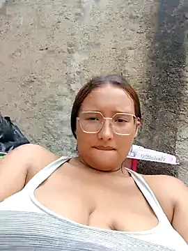 young_dairy01's cam snapshot