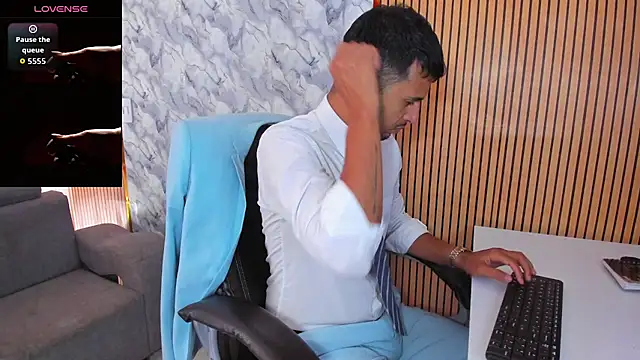 Hideintheoffice's cam snapshot