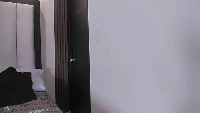 Naiyi_Tamara's cam snapshot