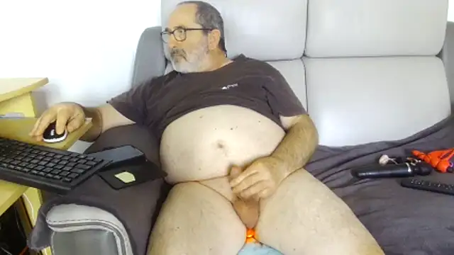 gillou1234's cam snapshot