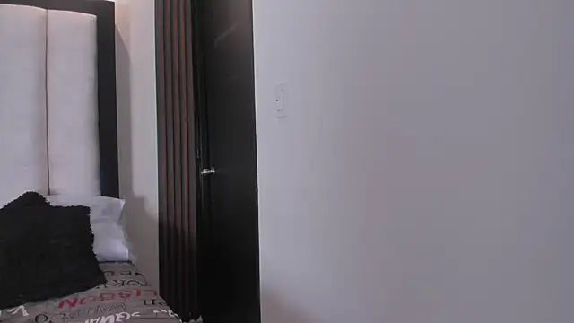 Naiyi_Tamara's cam snapshot