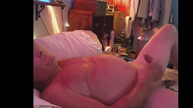 Pussyeat2please's cam snapshot