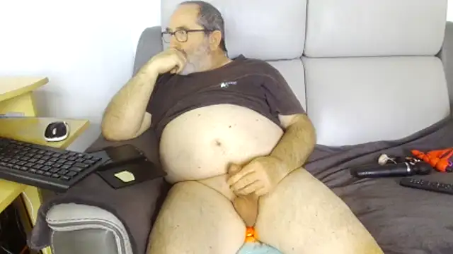 gillou1234's cam snapshot