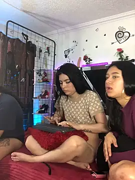 1lovelygirls's cam snapshot