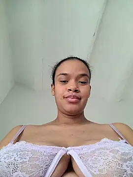 kyliecastell's cam snapshot