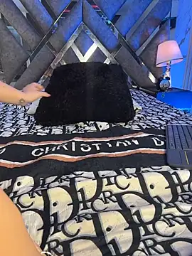 LylaLee111 live sex cam