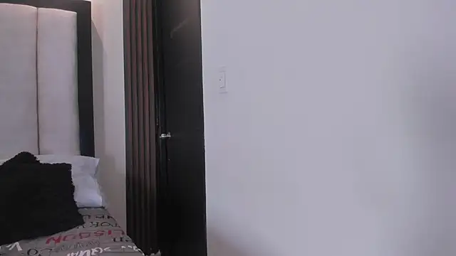 Naiyi_Tamara's cam snapshot