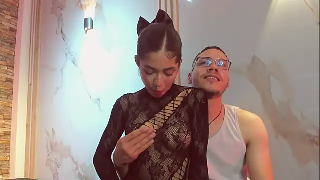 Aron_and_molly's cam snapshot