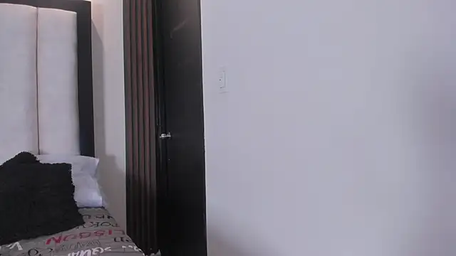 Naiyi_Tamara's cam snapshot