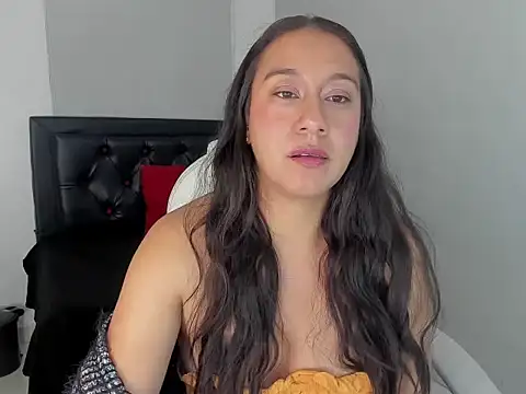 Ivonne_Skariel_Rs's cam snapshot