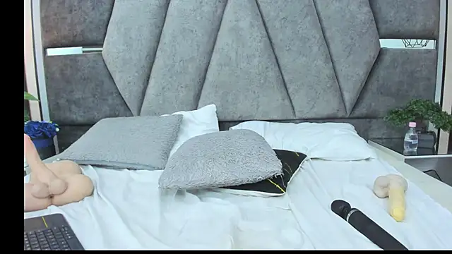 charlotte_chapman's cam snapshot