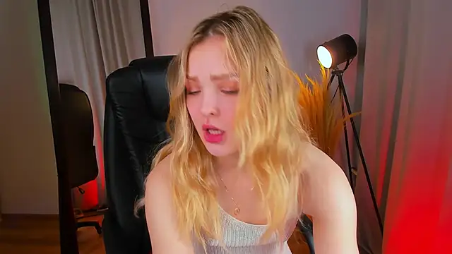 stay_with_alice's cam snapshot