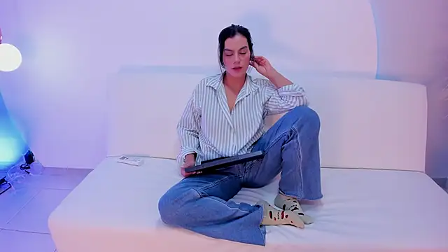 Ada_Monroe10's cam snapshot