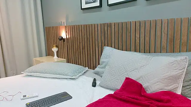 luna_roja25's cam snapshot